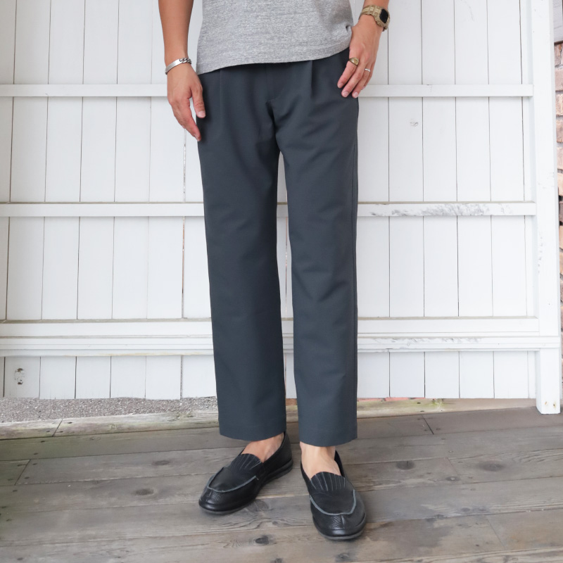 comm.arch. Easy Trouser Crepe Weave Sucker Trousers Dk. Gray Moss 