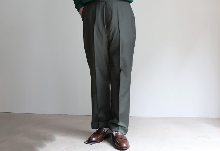 こぼれ落ちるドレープ。